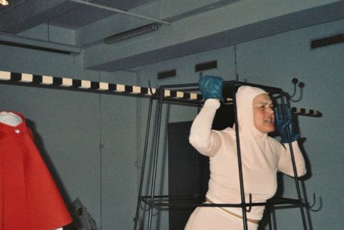 17a_Marta_Sala_kostiumy_spektakl_wizualny_Rakieta_Grupy_STRUPEK_kolekcja_Bunkra_Sztuki_Krakow2013_fot_Irena_Kalicka.jpg